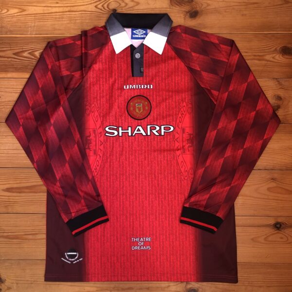 Манчестер Юнайтед 1996/1997, домашняя форма